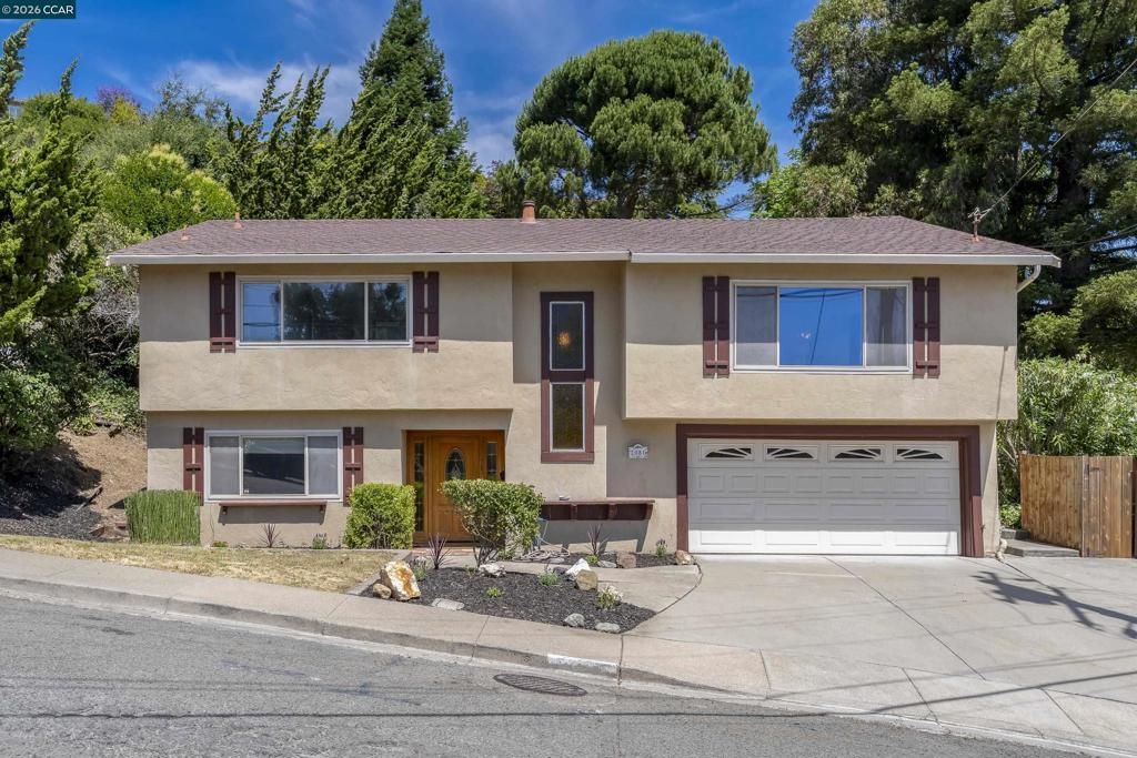 2081 Hoke Dr, Pinole, CA 94564 Main Photo