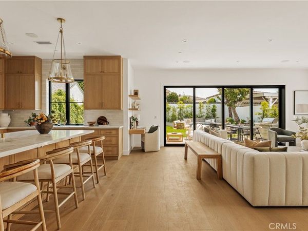 8344 Mcconnell, Los Angeles, CA 90045
