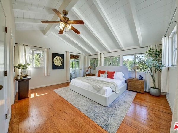 4947 Serrania Avenue, Woodland Hills, CA 91364