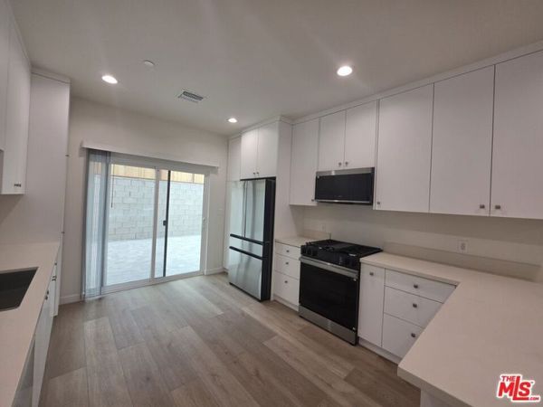6748 Ben Avenue, North Hollywood, CA 91606