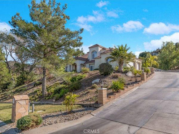 26940 Whitehorse Pl, Canyon Country, CA 91387