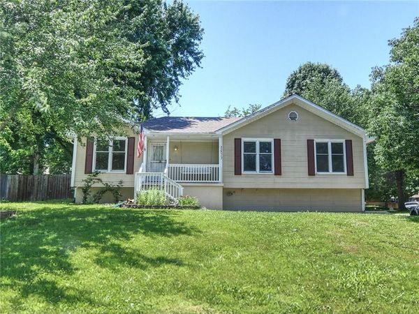 2400 S Park Avenue, Oak Grove, MO 64075