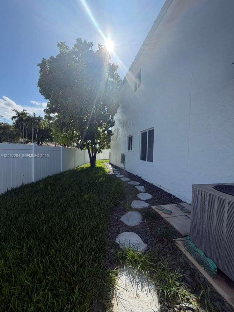 1920 NW 182nd Ter , Pembroke Pines, FL 33029 Photo