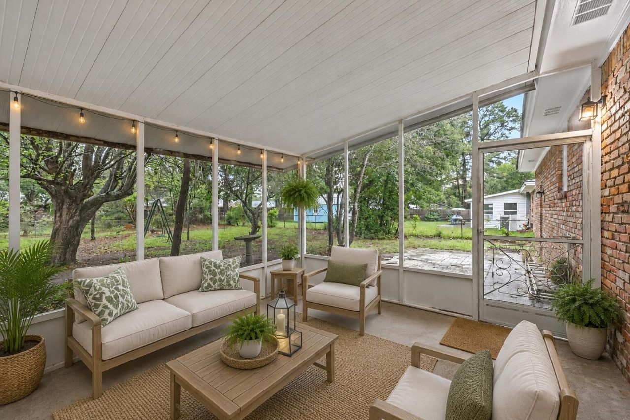 1234 Woodside Drive Photo 4