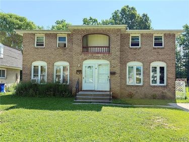90 E Summerset Lane, Buffalo, NY 14228