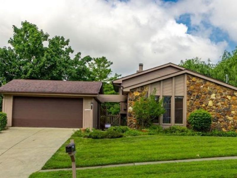 121 Farmington Drive, Hamilton, OH 45013 Photo 1