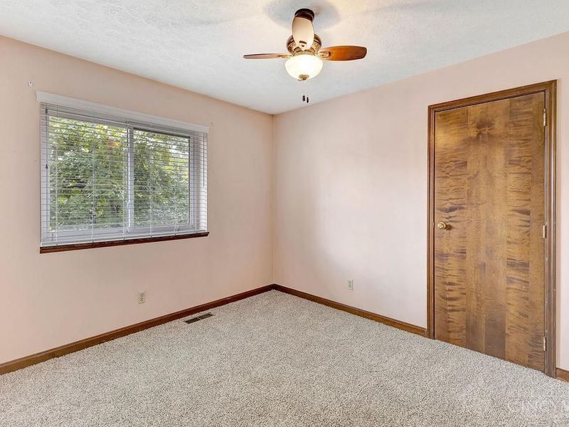 121 Farmington Drive, Hamilton, OH 45013 Photo 11