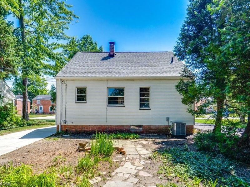 344 E 250th Street, Euclid, OH 44132 Photo 2