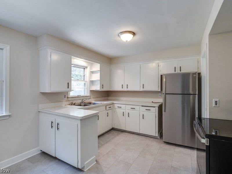 344 E 250th Street, Euclid, OH 44132 Photo 8