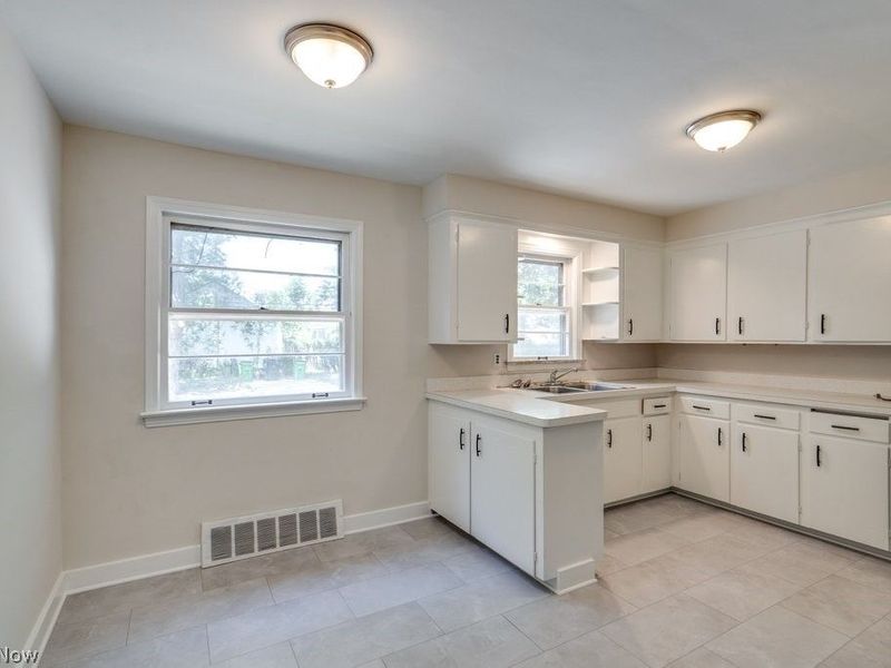 344 E 250th Street, Euclid, OH 44132 Photo 9
