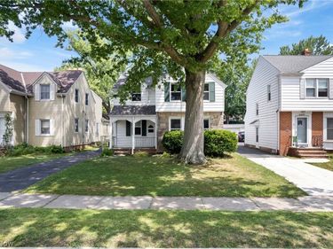 4493 Groveland Road, University Heights, OH 44118