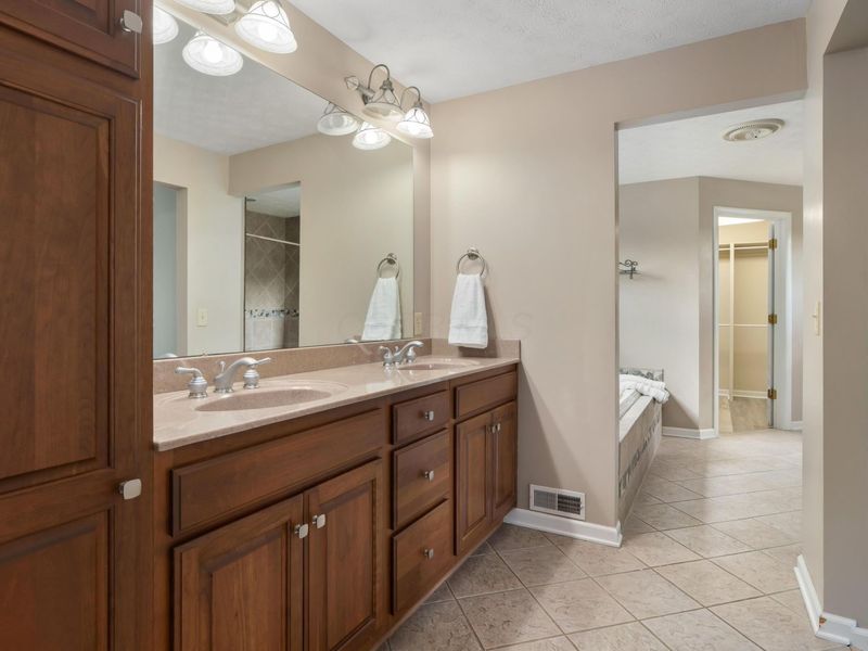 1501 Candlewood Drive, Columbus, OH 43235 Photo 33