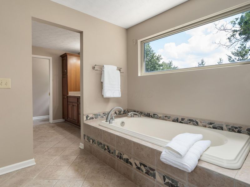 1501 Candlewood Drive, Columbus, OH 43235 Photo 34