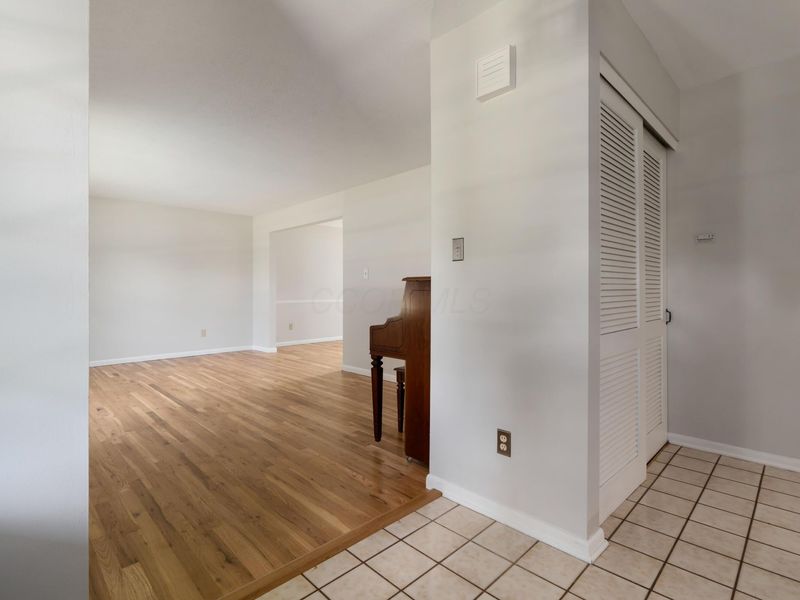 1501 Candlewood Drive, Columbus, OH 43235 Photo 8