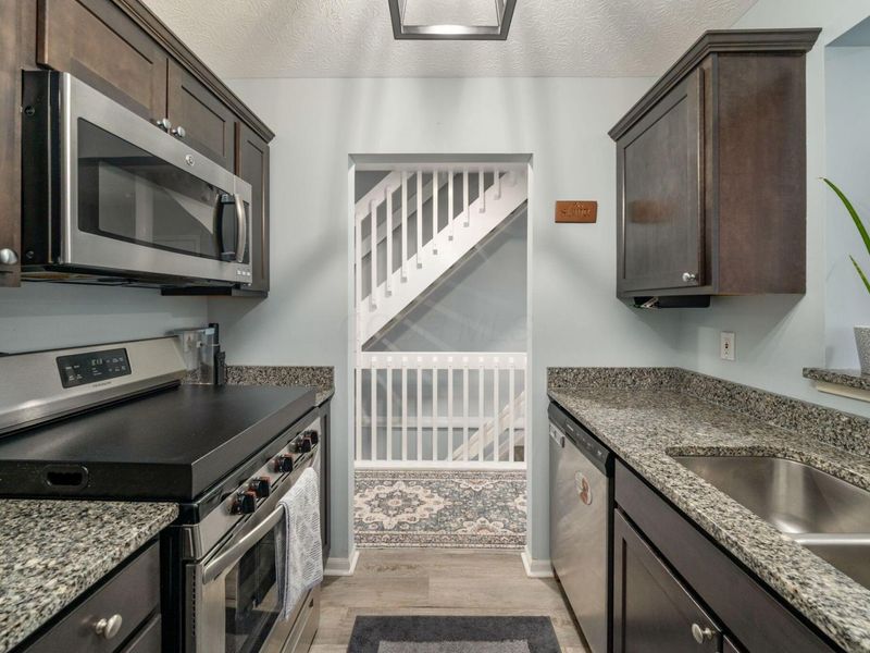 4043 Parkcove Drive, Unit 19A, Columbus, OH 43230 Photo 12