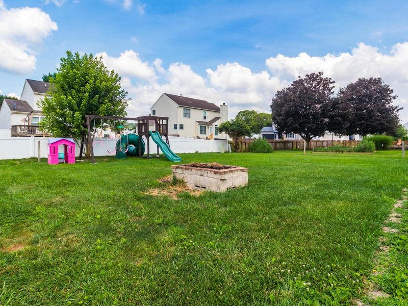 1537 Mallard Circle E, Newark, OH 43055 Photo 32