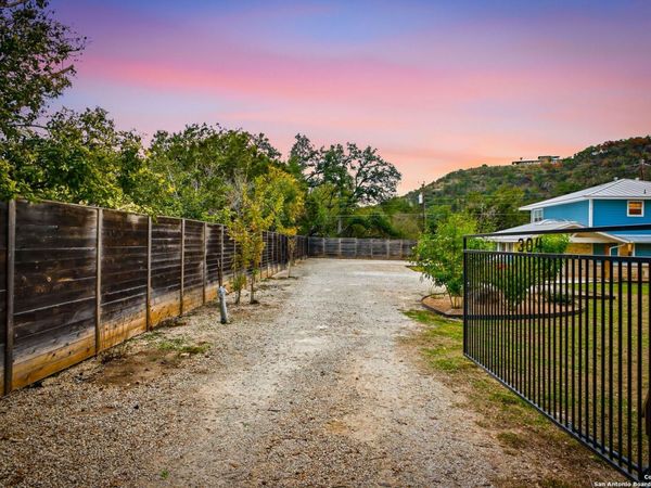304 HUB DR, Wimberley, TX 78676