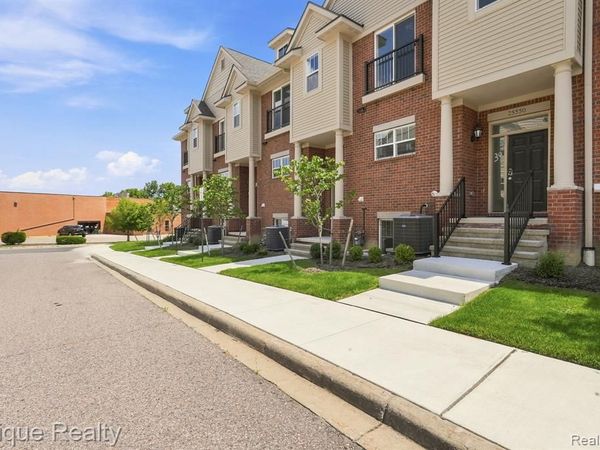 25558 Grandview Lane, Novi, MI 48375