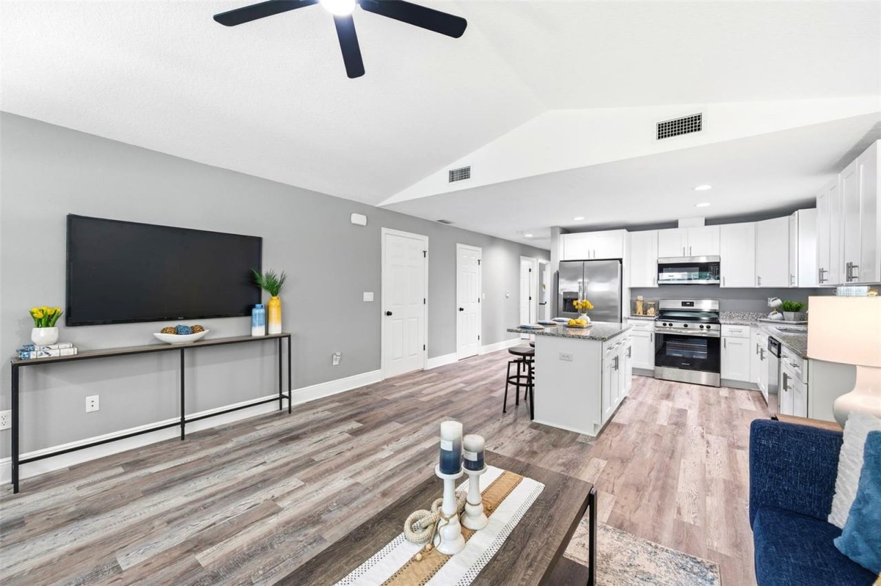 1319 E Church Street , Plant City, FL 33563 Photo