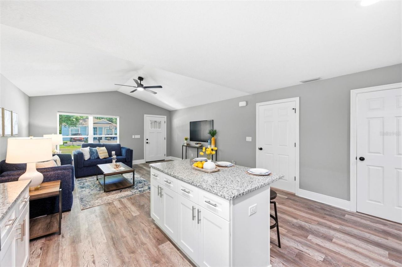 1319 E Church Street , Plant City, FL 33563 Photo