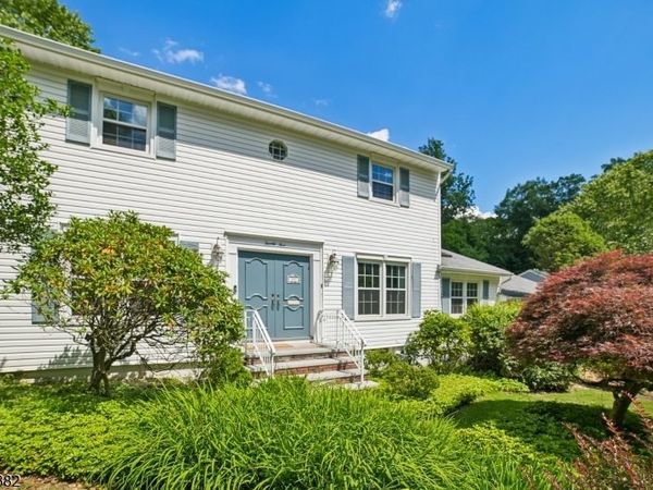 25 Tremont Ter, Livingston, NJ 07039