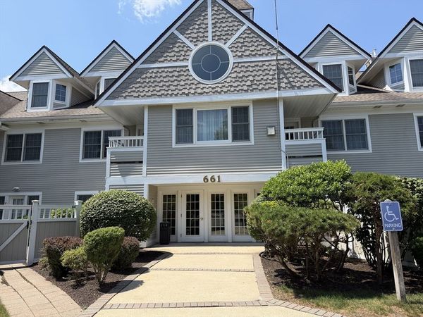 661 Lowell St, Unit 3, Lexington, MA 02420