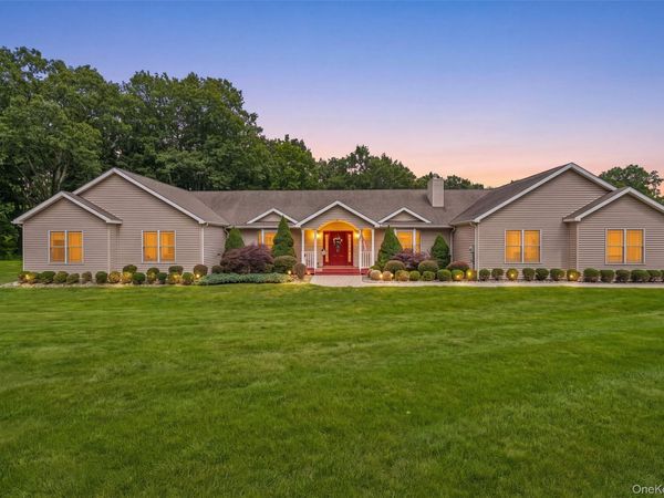 84 Pin Oak Drive , New Windsor, NY 12553