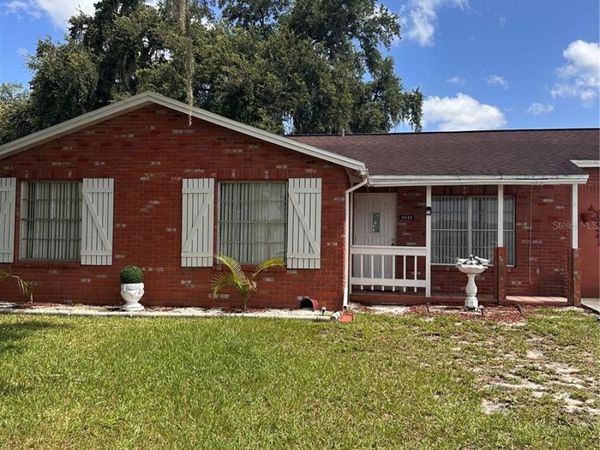 8848 OAK CIRCLE, TAMPA, FL 33615