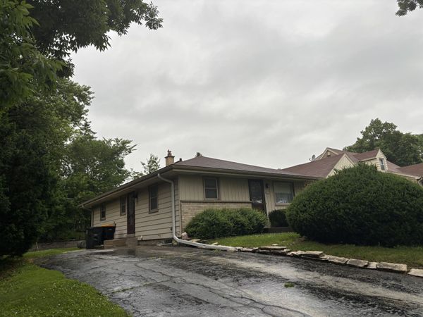 2049 N 115th St, Wauwatosa, WI 53226