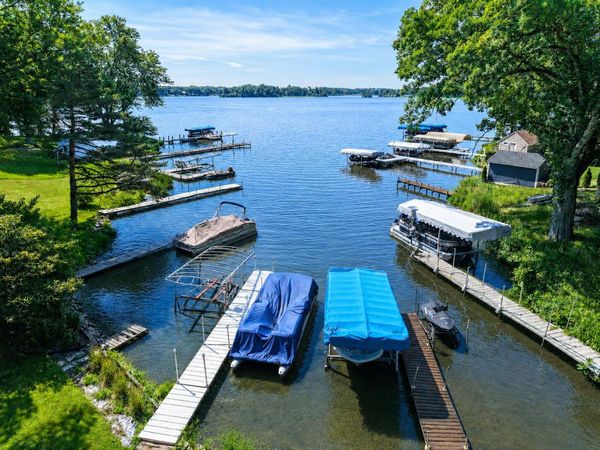 29205 White Oak Ln, Waterford, WI 53185