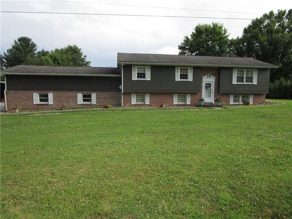2872 Gull Ln, Transfer, PA 16154
