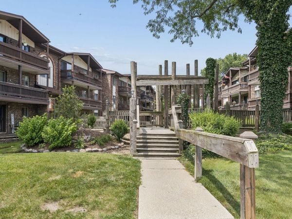 14003 James Drive , Unit 722, Crestwood, IL 60418