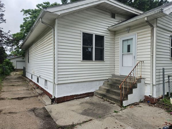 1437 Mattern Avenue, Des Moines, IA 50316