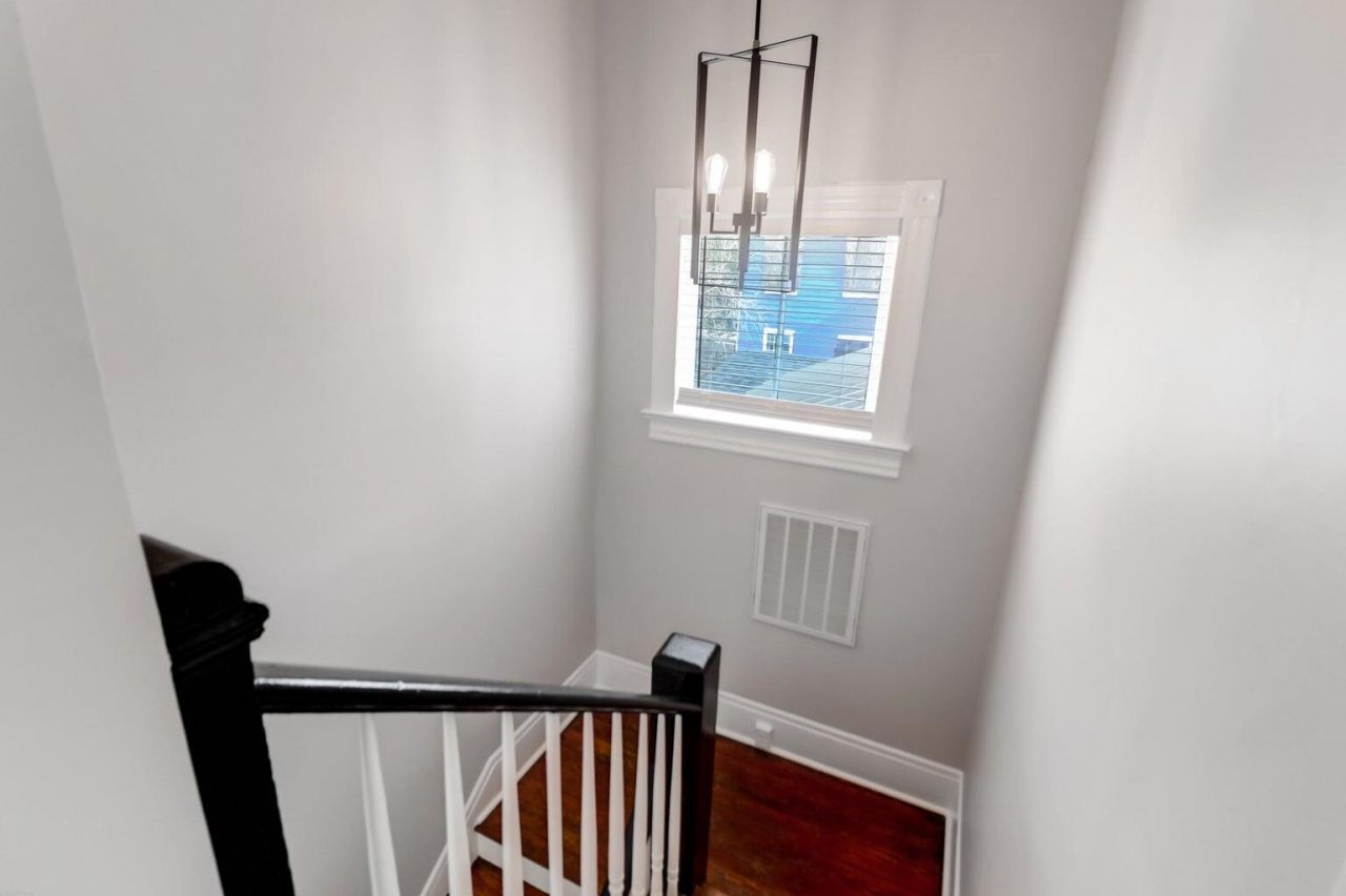 167 Fishburne Street Photo 15