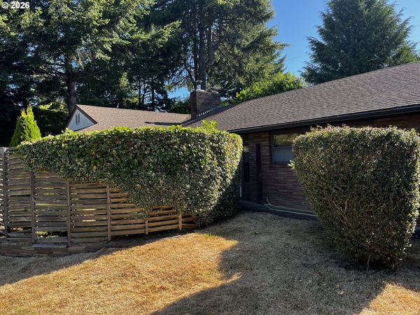 1650 N 17TH ST, Coos Bay, OR 97420