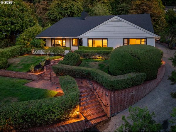2105 FAIRMOUNT BLVD, Eugene, OR 97403