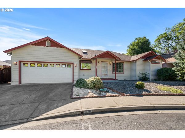1785 BROOKHURST WAY, Grants Pass, OR 97527