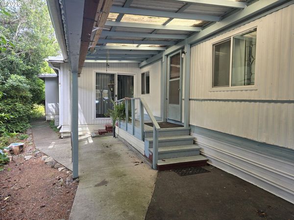 1600 RHODODENDRON DR, Unit 143, Florence, OR 97439
