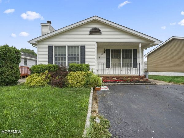 21 Parkview Way, Englishtown, NJ 07726