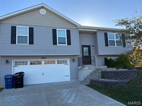 434 Honeysuckle Creek Dr. Drive , Wentzville, MO 63385