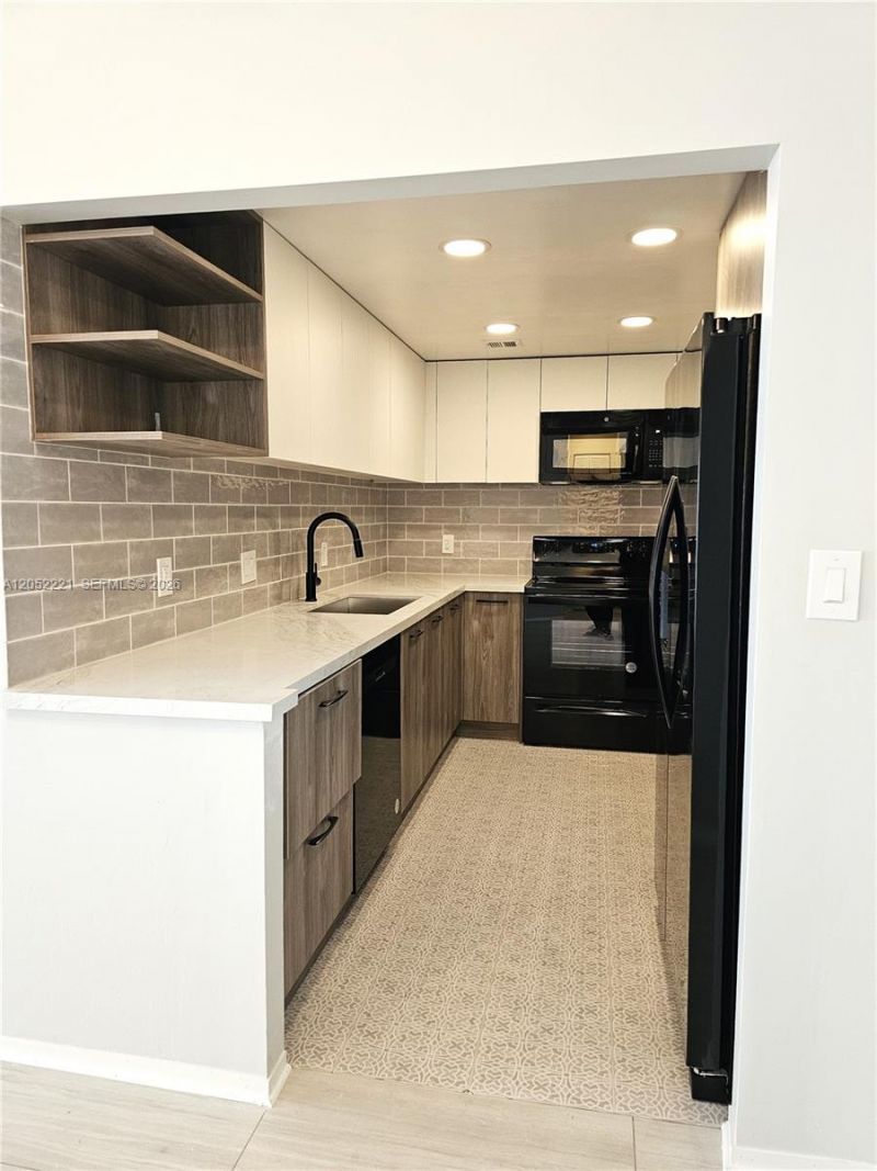 1985 S Ocean Dr , Unit 5D, Hallandale Beach, FL 33009 Photo