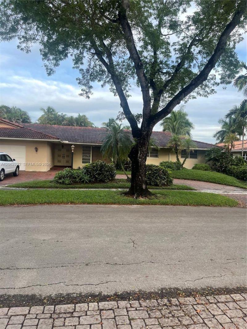 16120 E Troon Cir , Miami Lakes, FL 33014 Photo