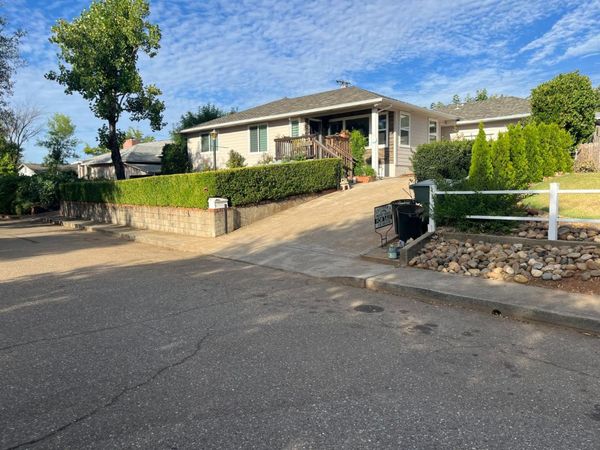 215 E Sierra View Dr, Jackson, CA 95642