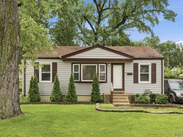 110 Saint Madeleine Lane, Florissant, MO 63031