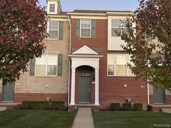 44525 Gwinnett Loop, Novi, MI 48377