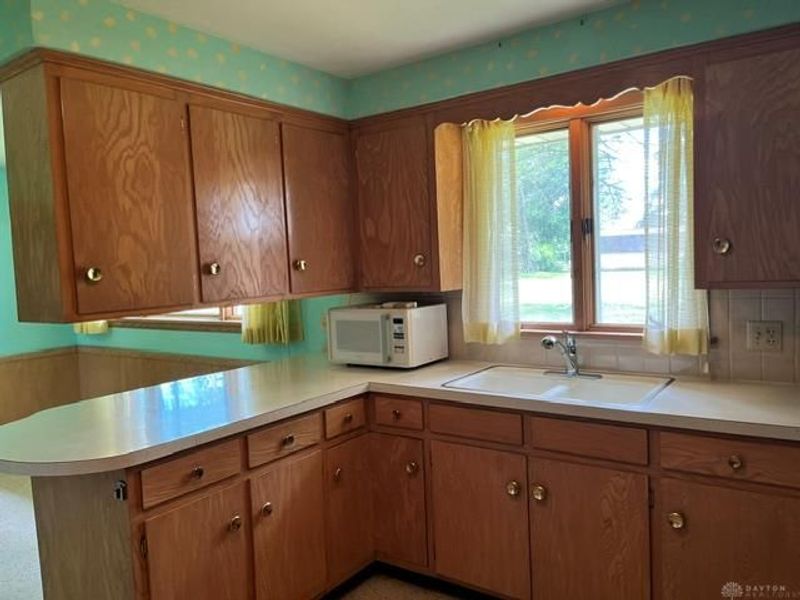 2520 Hollyview St NE, Canton, OH 44721 Photo 12