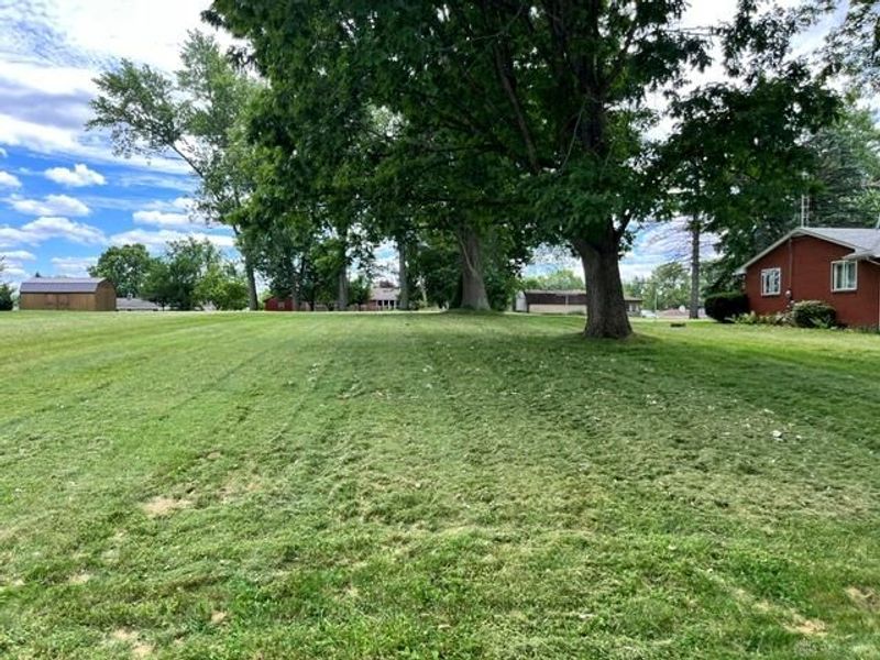 2520 Hollyview St NE, Canton, OH 44721 Photo 2
