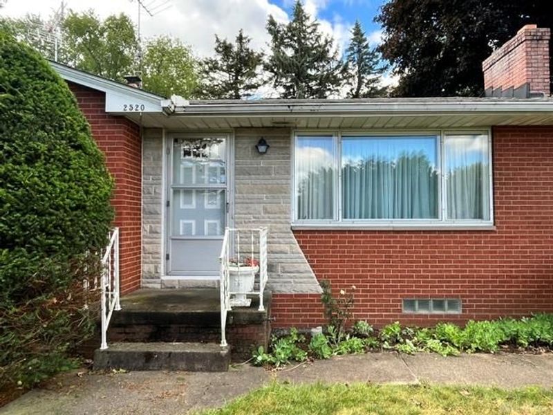 2520 Hollyview St NE, Canton, OH 44721 Photo 4