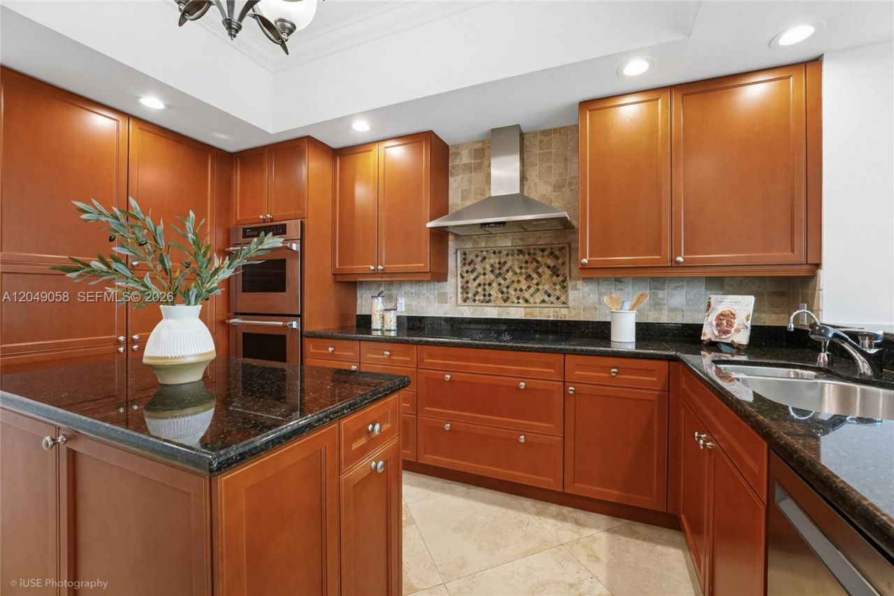 13621 Deering Bay Dr, Unit 502, Coral Gables, FL 33158 Photo
