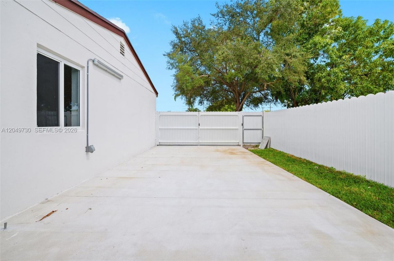 1720 NW 67th St , Miami, FL 33147 Photo